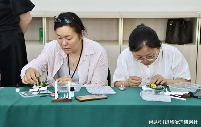 ”——关爱巾帼司机母亲节暖心活动AG真人网“香伴车程 母爱同行(图3)